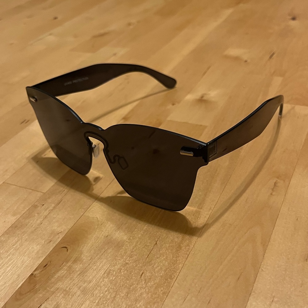 Vintage black UV 400 sunglasses